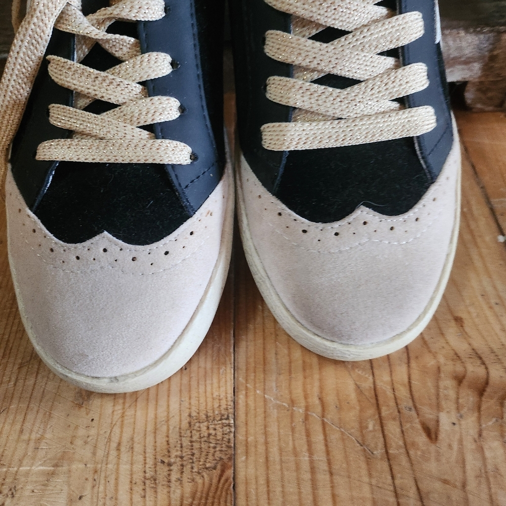Shoes - Picture 5 of 7